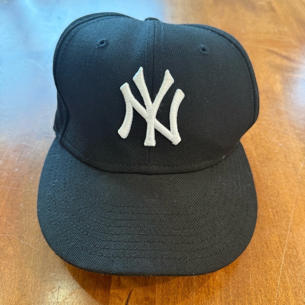 New York Yankees Baseball Hat Black & White Unisex Adjustable by New Era EUC